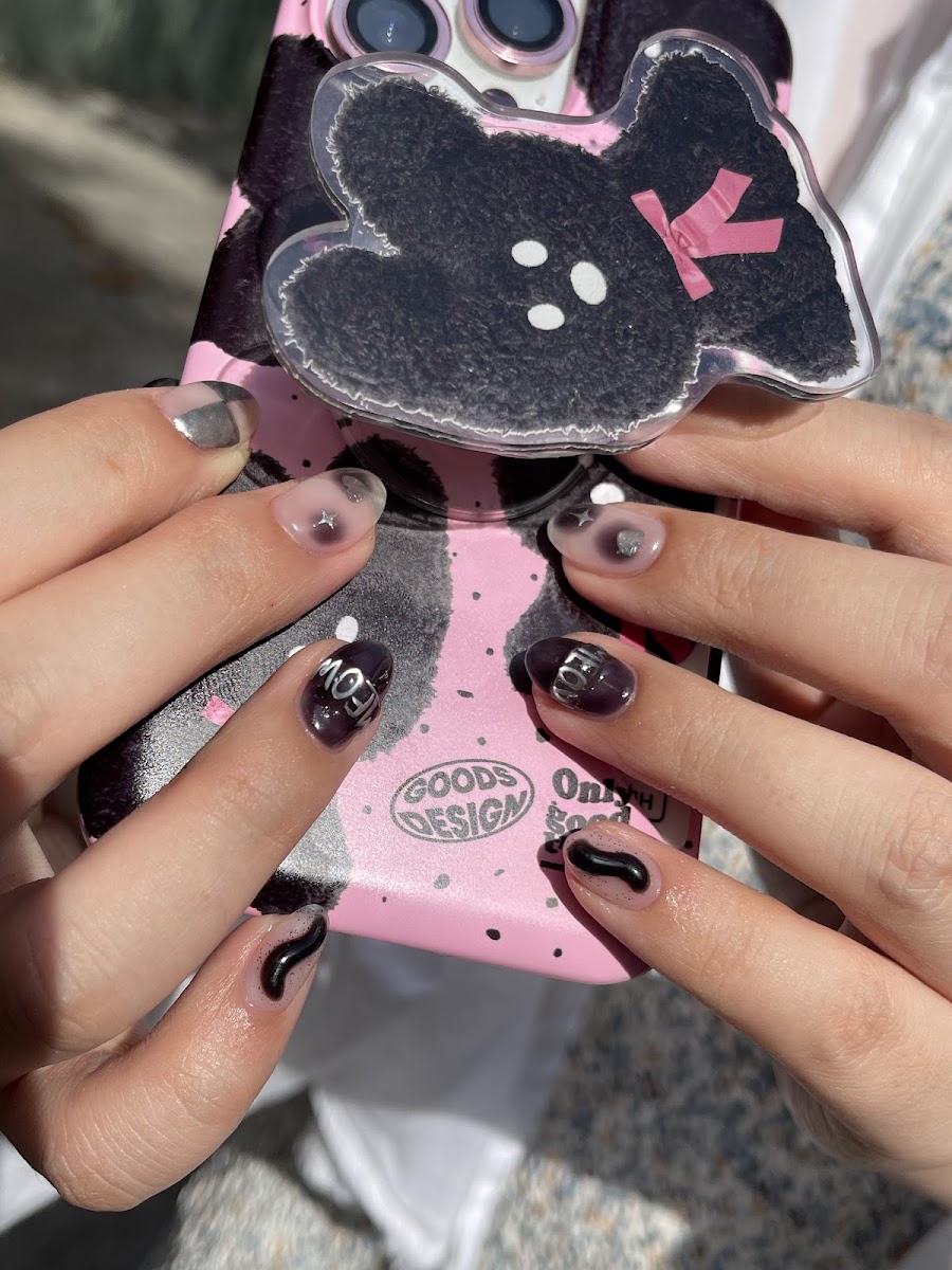 Dark playful — Niena Nails
