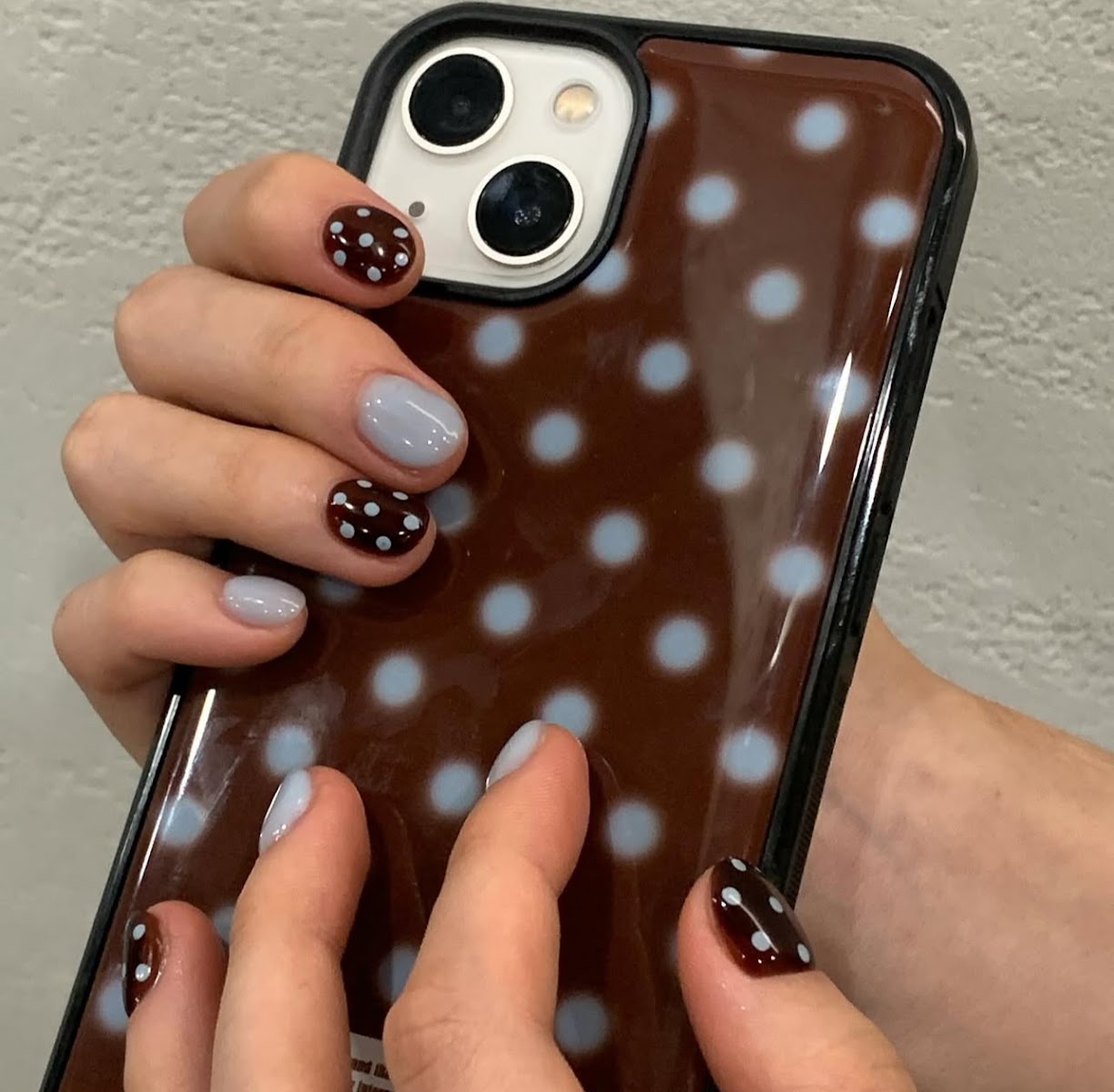 Graphic dot — Niena Nails